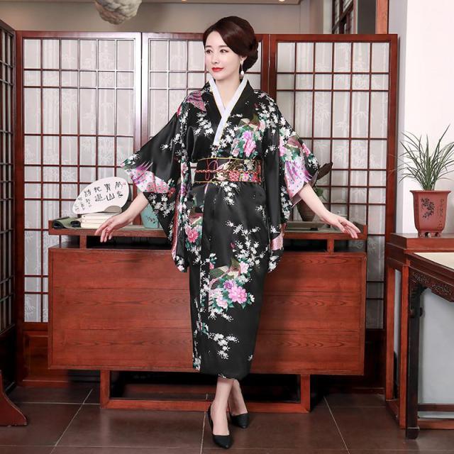 Kimono Negro con Flores