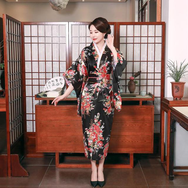 Kimono Negro con Flores