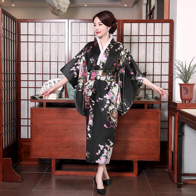 Kimono Negro con Flores